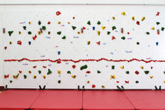 DISCOVERY DRY-ERASE TRAVERSE WALL 8X4 FT PACKAG 2 IN MAT-LOCKING SYSTEM RED