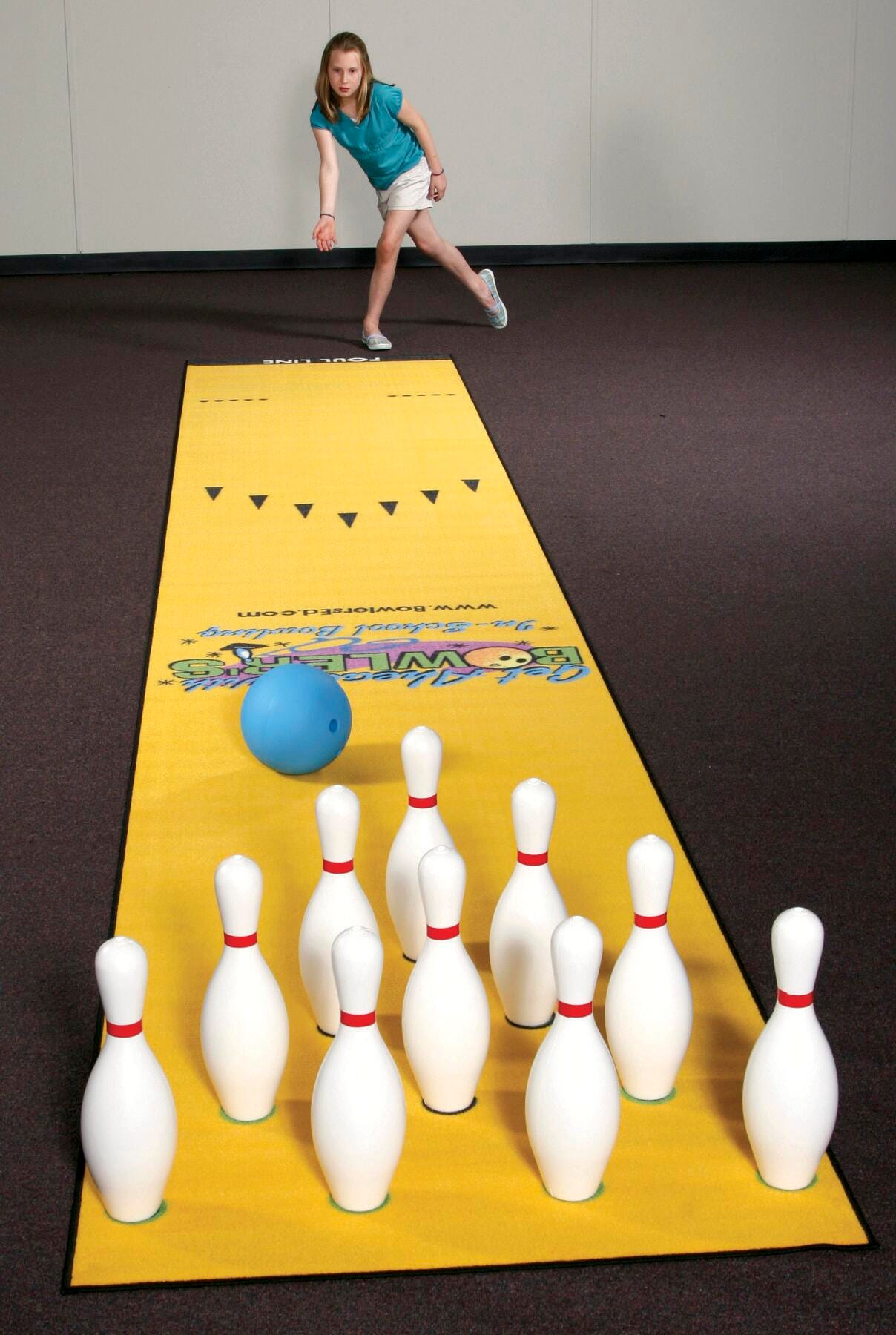 CARPET BOWLING IN SCHOOL 30 FEET
