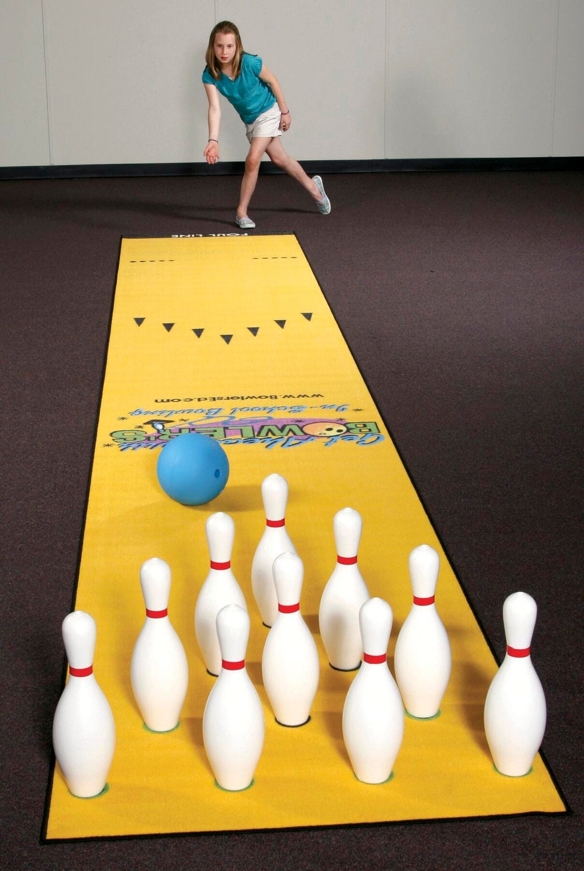 CARPET BOWLING IN SCHOOL 30 FEET