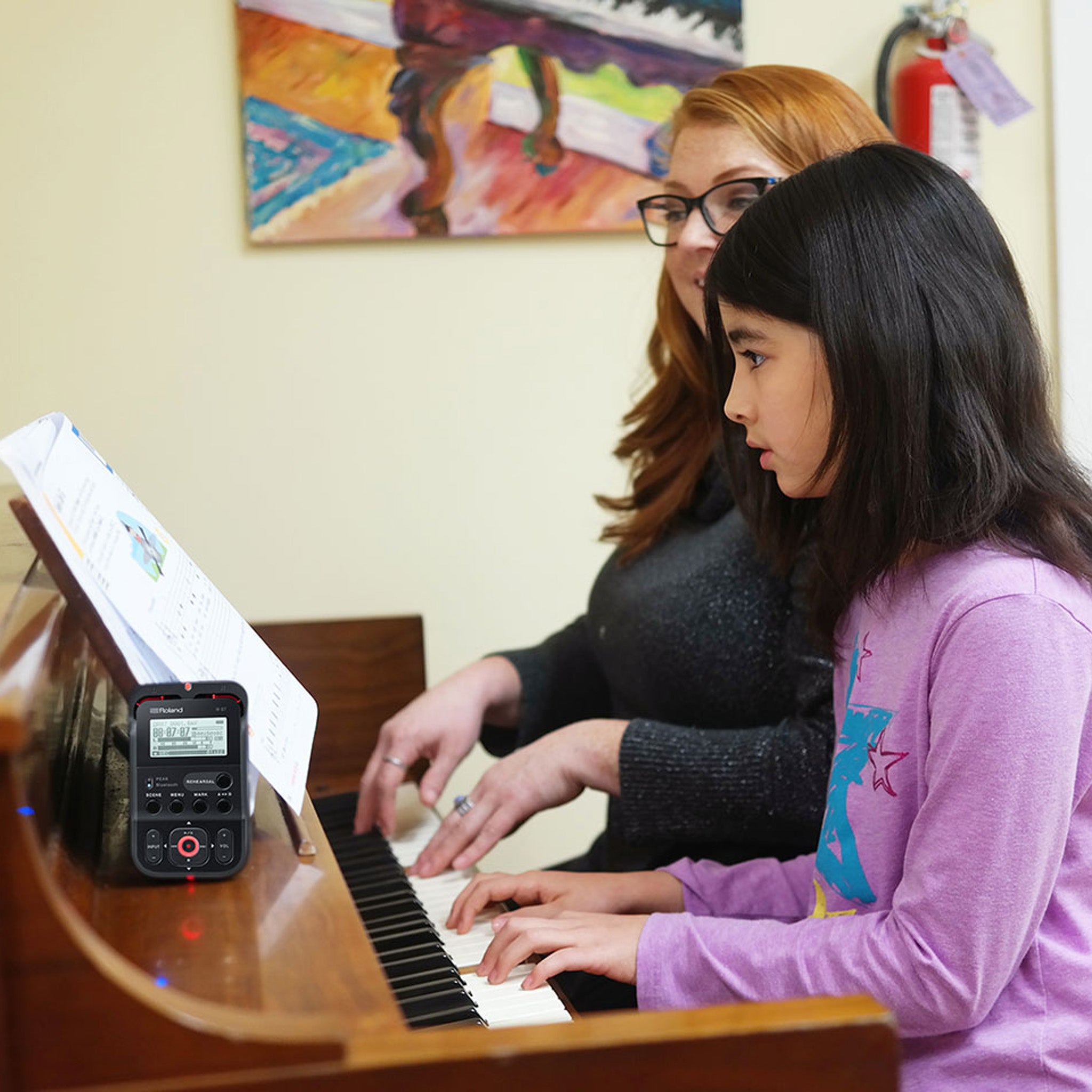 Roland R-07 digital high resolution audio recorder