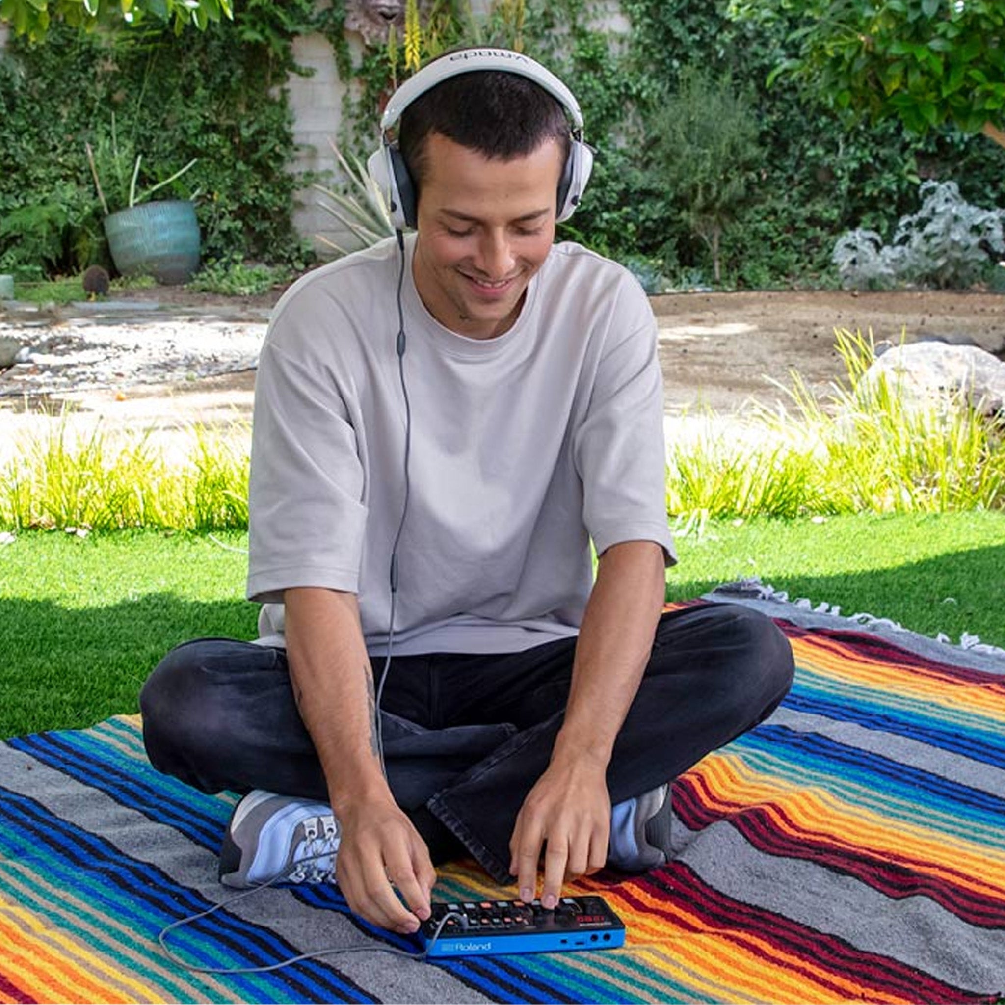 Roland Aira Compact J-6 Chord synthesizer