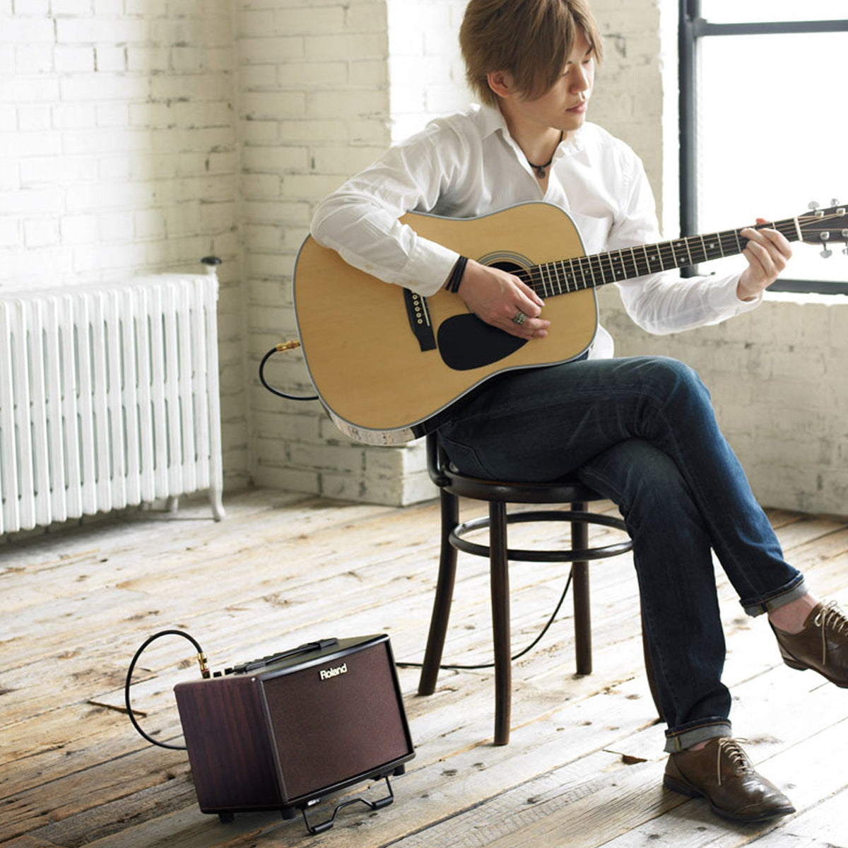 Roland AC-33 acoustic guitar amplifier - Rosewood