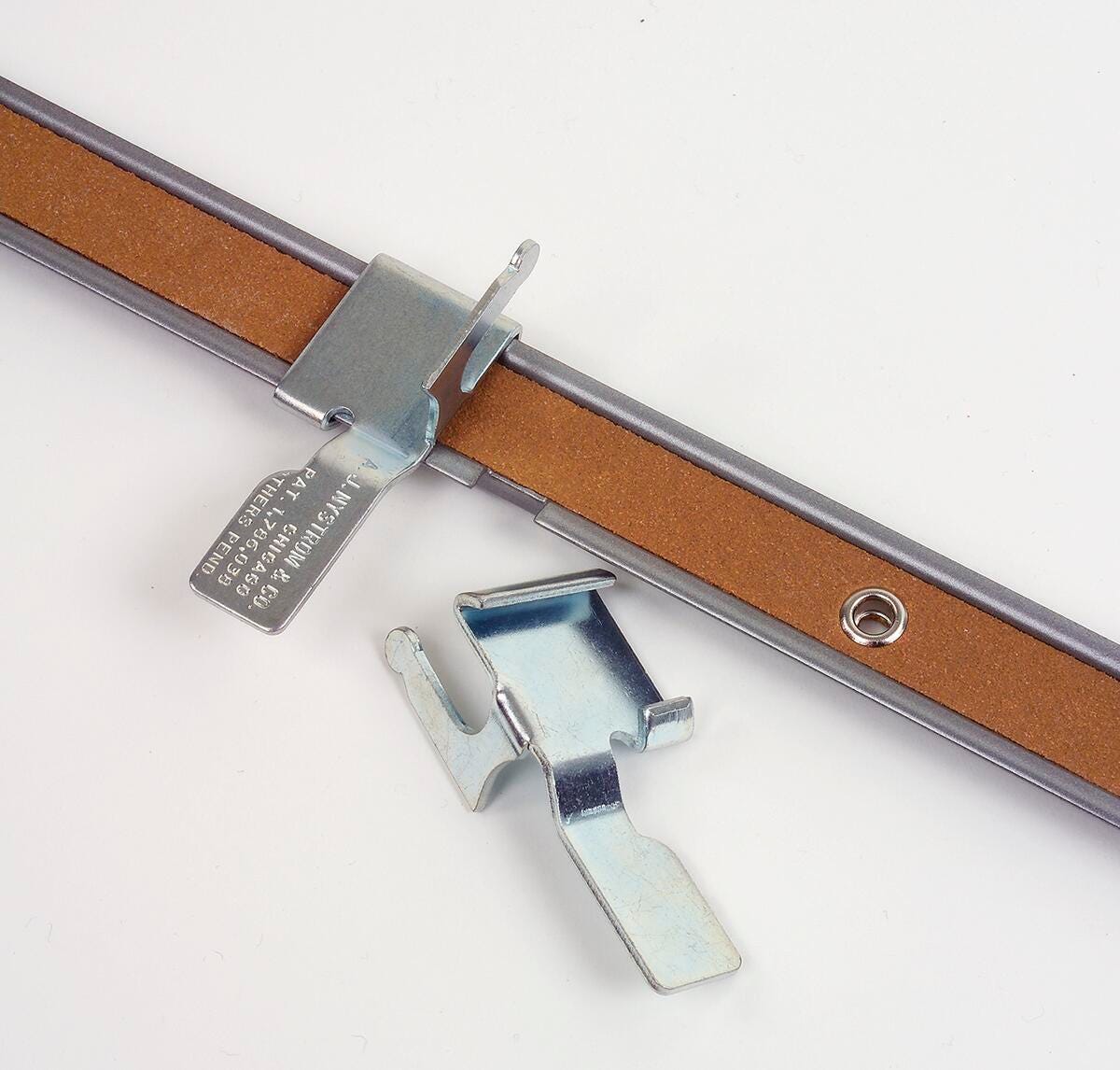 Map Railing Clips MAP - RAIL 1IN X6FT STEEL TRIM W/TAN CORK | Eduplan International