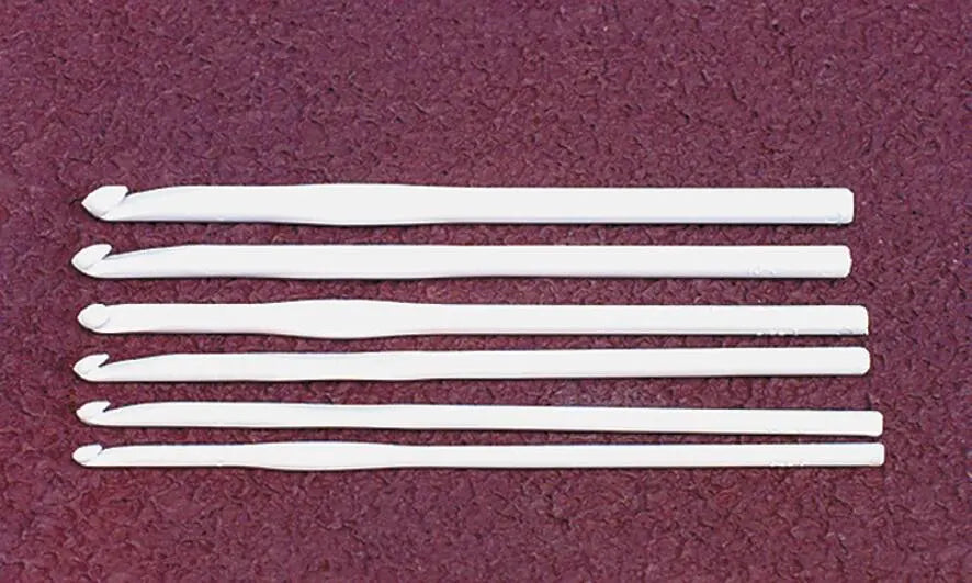 CROCHET HOOKS PLASTIC SET OF 6