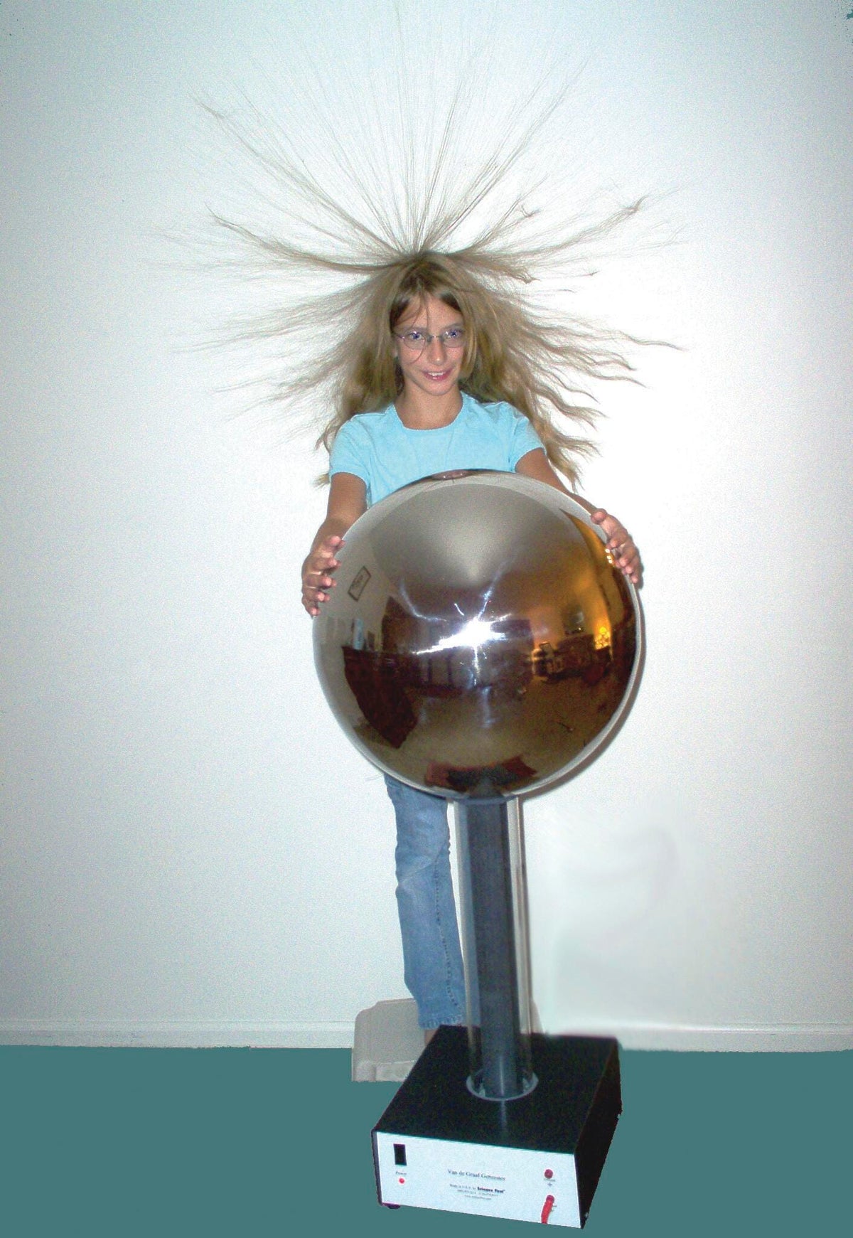 VAN DE GRAAFF GENERATOR W/LARGE COLLECTOR