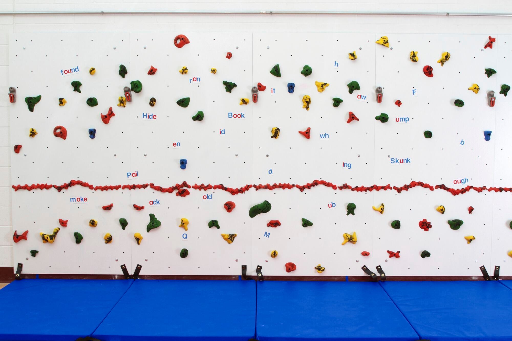 DISCOVERY DRY-ERASE TRAVERSE WALL 8X4 FT PACKAGE 2 INCH MAT-LOCKING SYSTEM BLUE