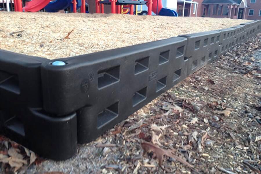 PLAYGROUND - ACTION PLAY SYSTEMS 52 X 4 X 12 IN PLAYGROUND BORDER WITH SPIKE