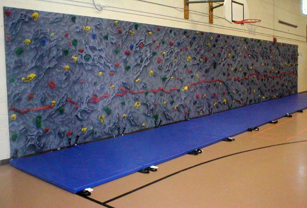MAGNA RELIEF-FEATURE TRAVERSE WALL 8 FT X 4 FT - PANELS AND HOLDS ONLY