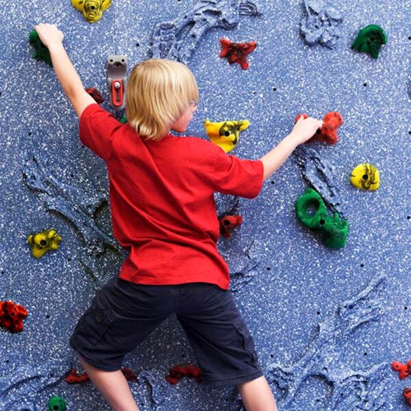 MAGNA RELIEF-FEATURE TRAVERSE WALL 8 FT X 4 FT - PACKAGE WITH 3 IN MAT-LOCKING SYSTEM - RED