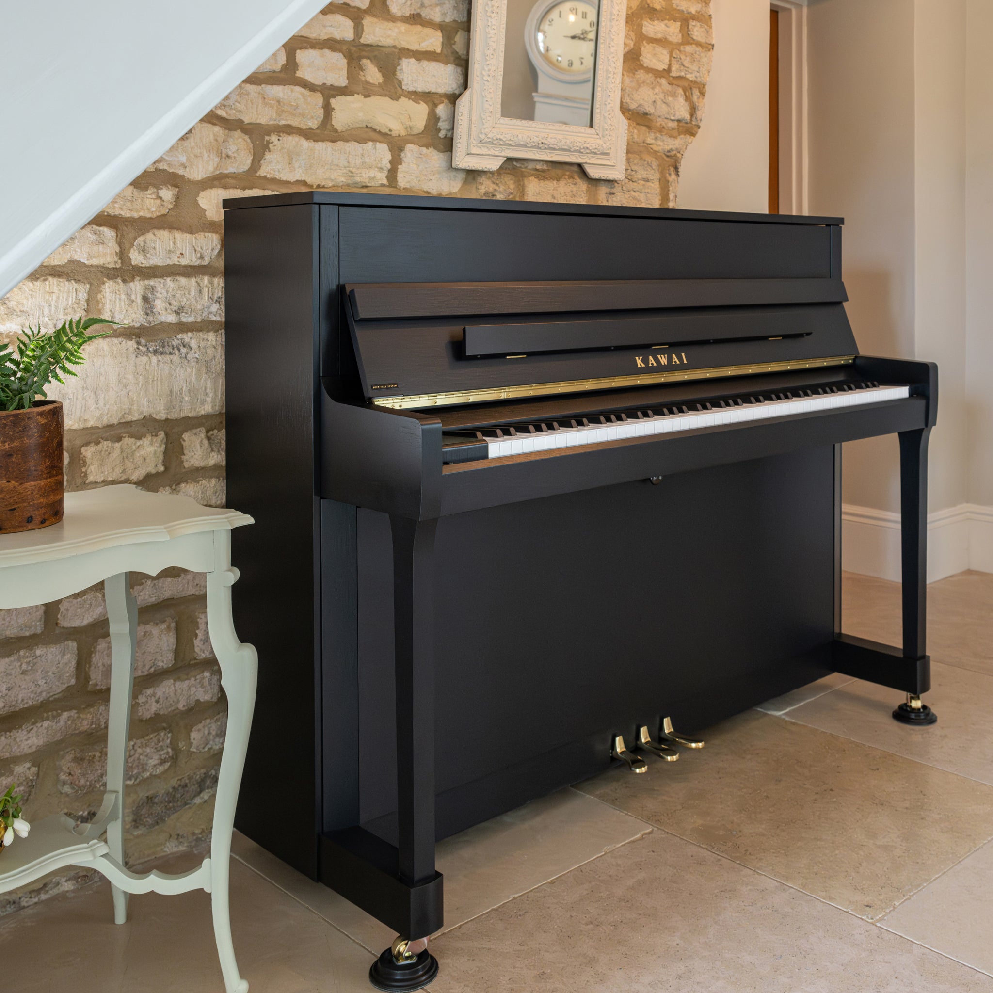 Kawai K-200 upright piano - Polished Ebony
