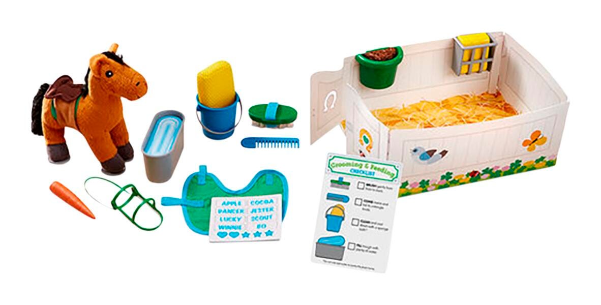 FEED AND GROOM HORSE CARE PLAY SET