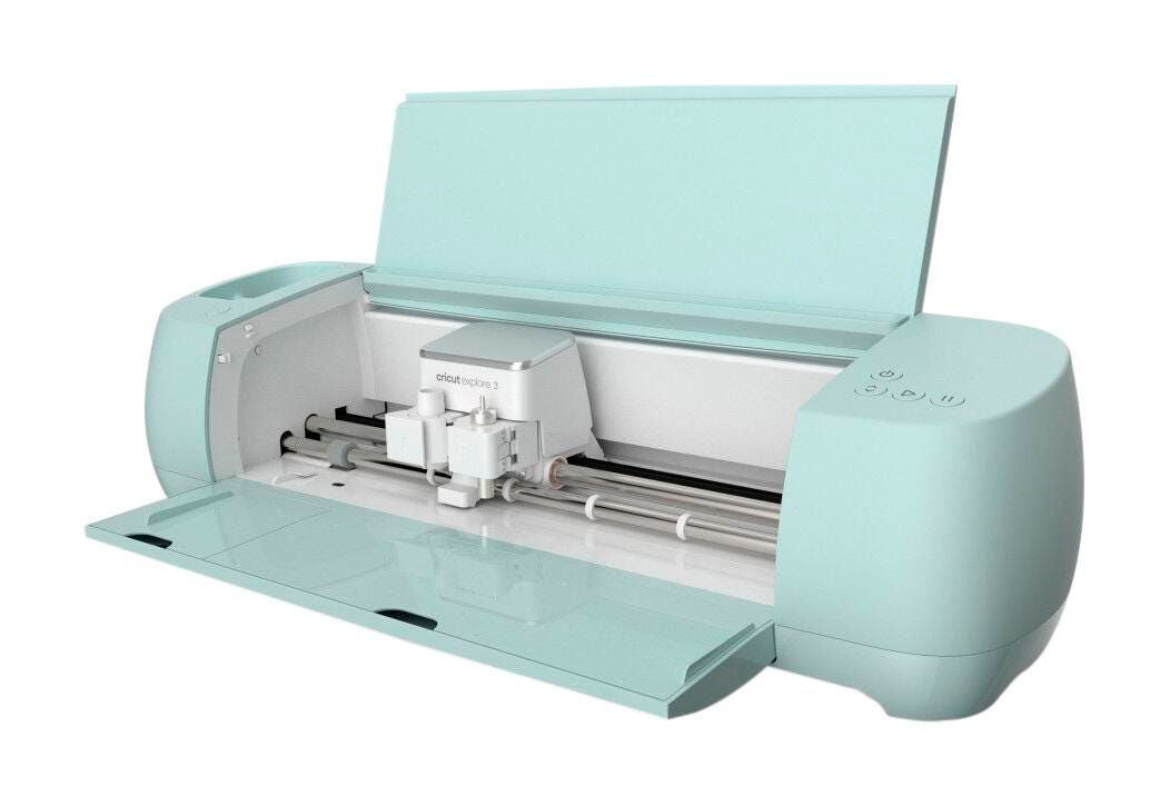 CRICUT EXPLORE 3 CUTTING MACHINE