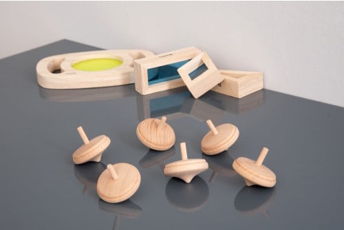 NATURAL WOODEN SPINNING TOPS