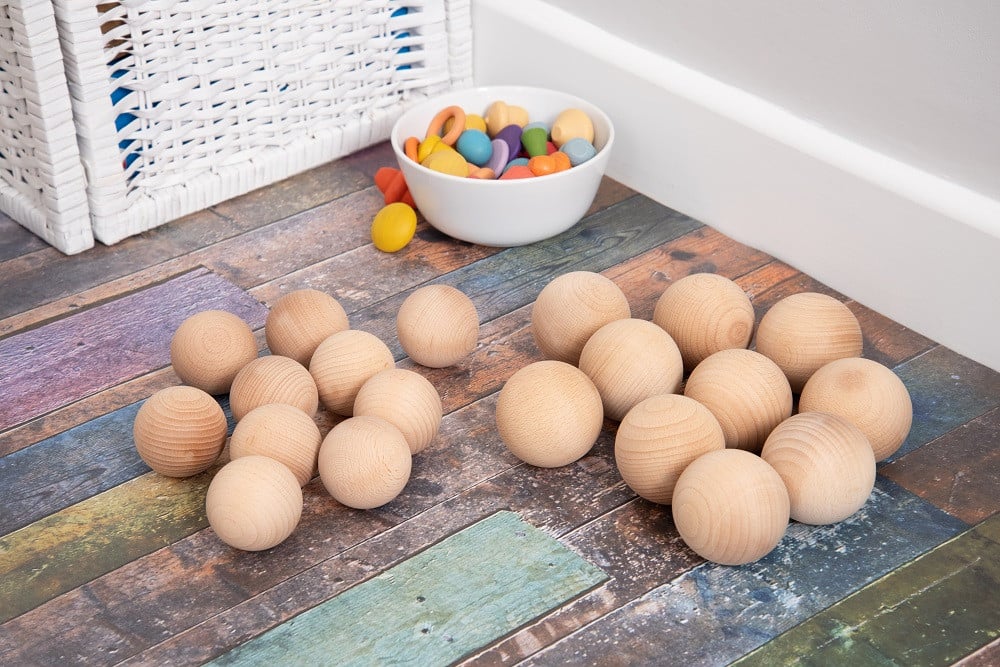 NATURAL WOODEN BALLS (60MM)