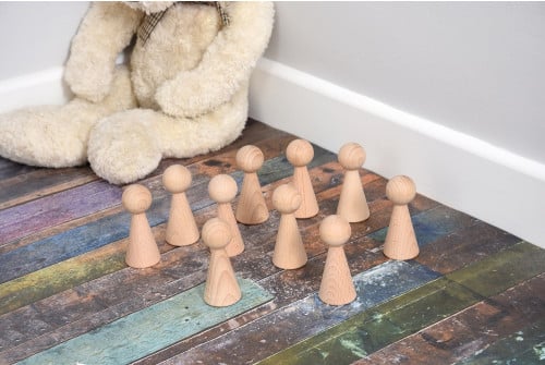 NATURAL WOODEN FIGURES