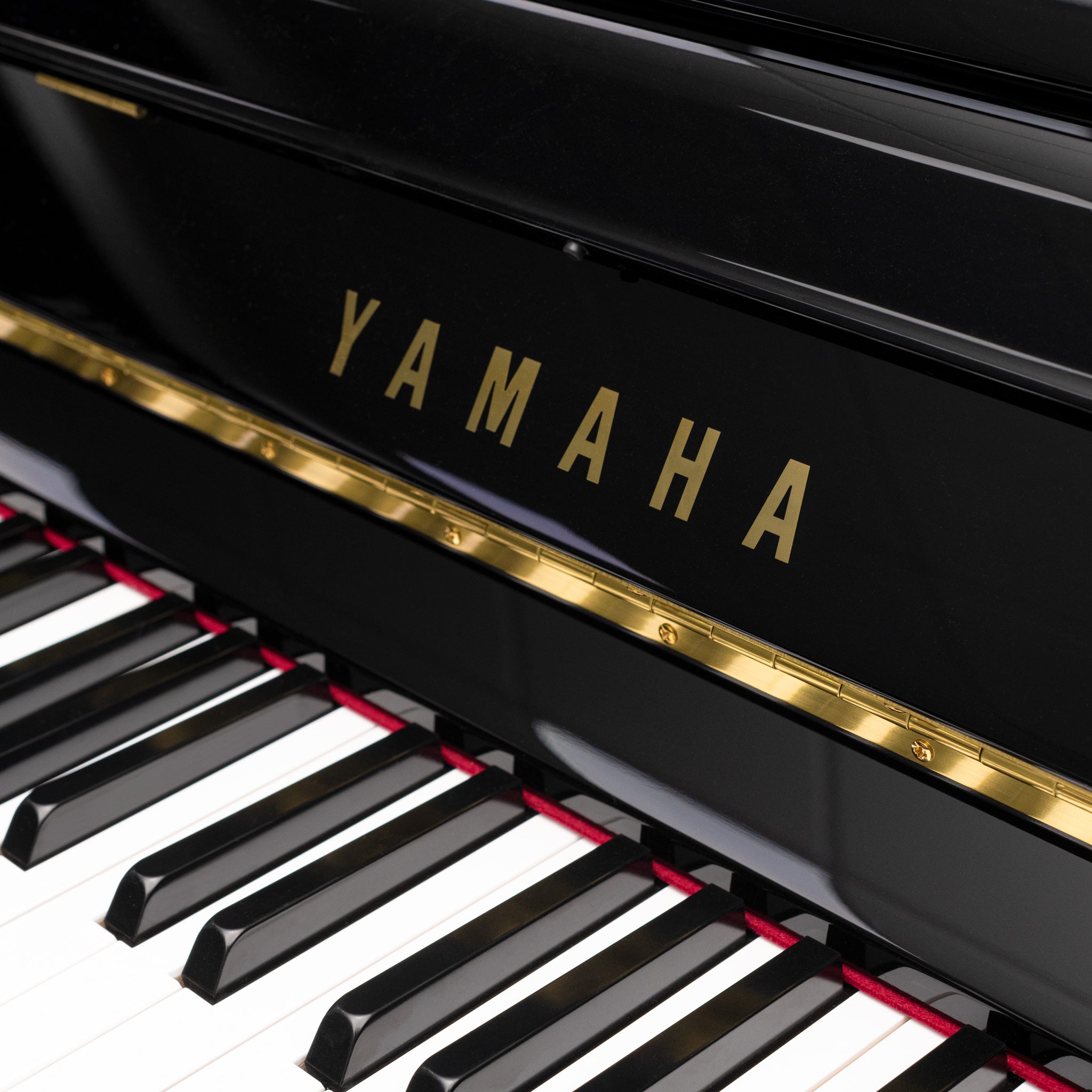 Yamaha b3 upright piano – Polished White