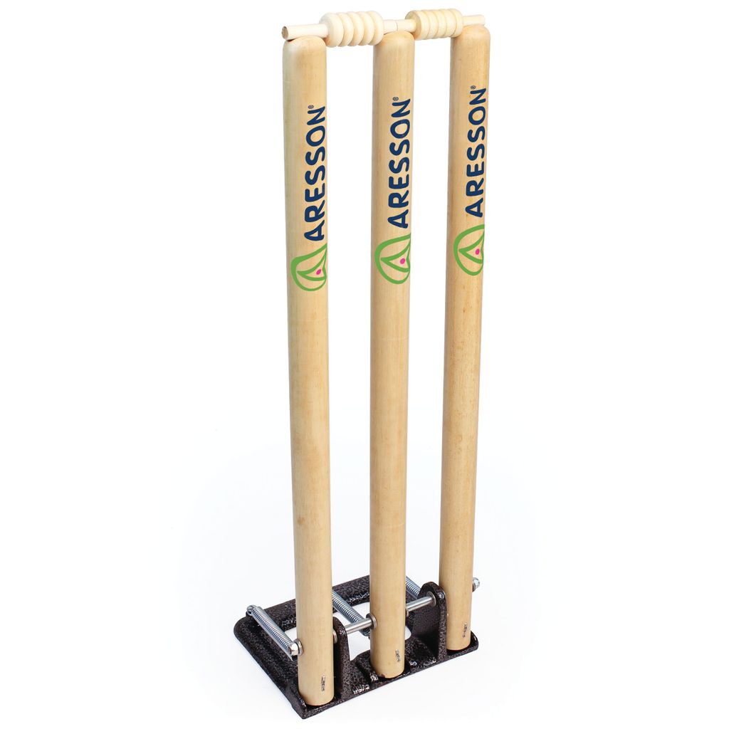 ARESSON WOODEN SPRINGBACK CRICKET STUMPS AND BAILS SET 71CM