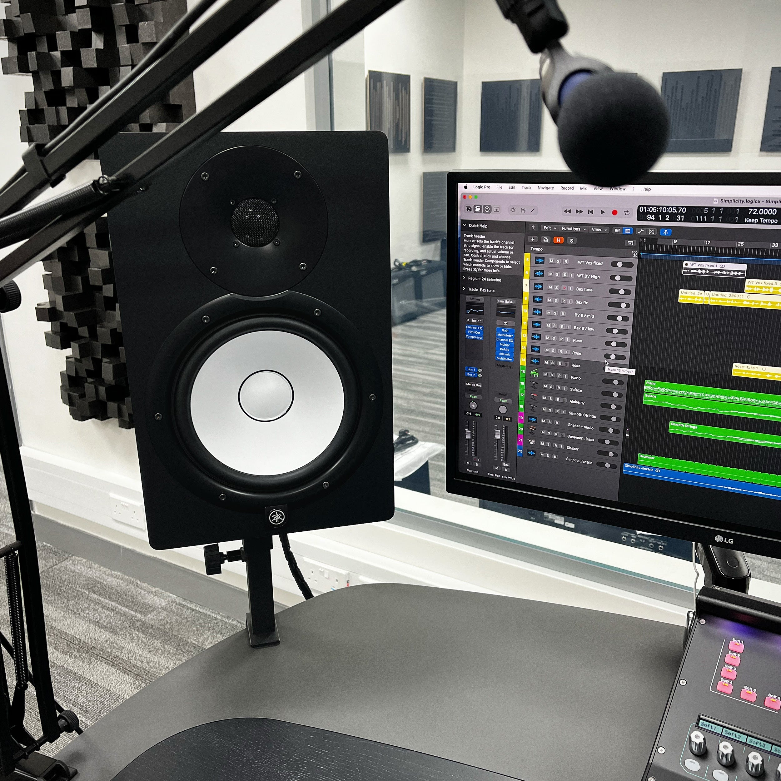 Yamaha HS7 powered studio monitor speaker