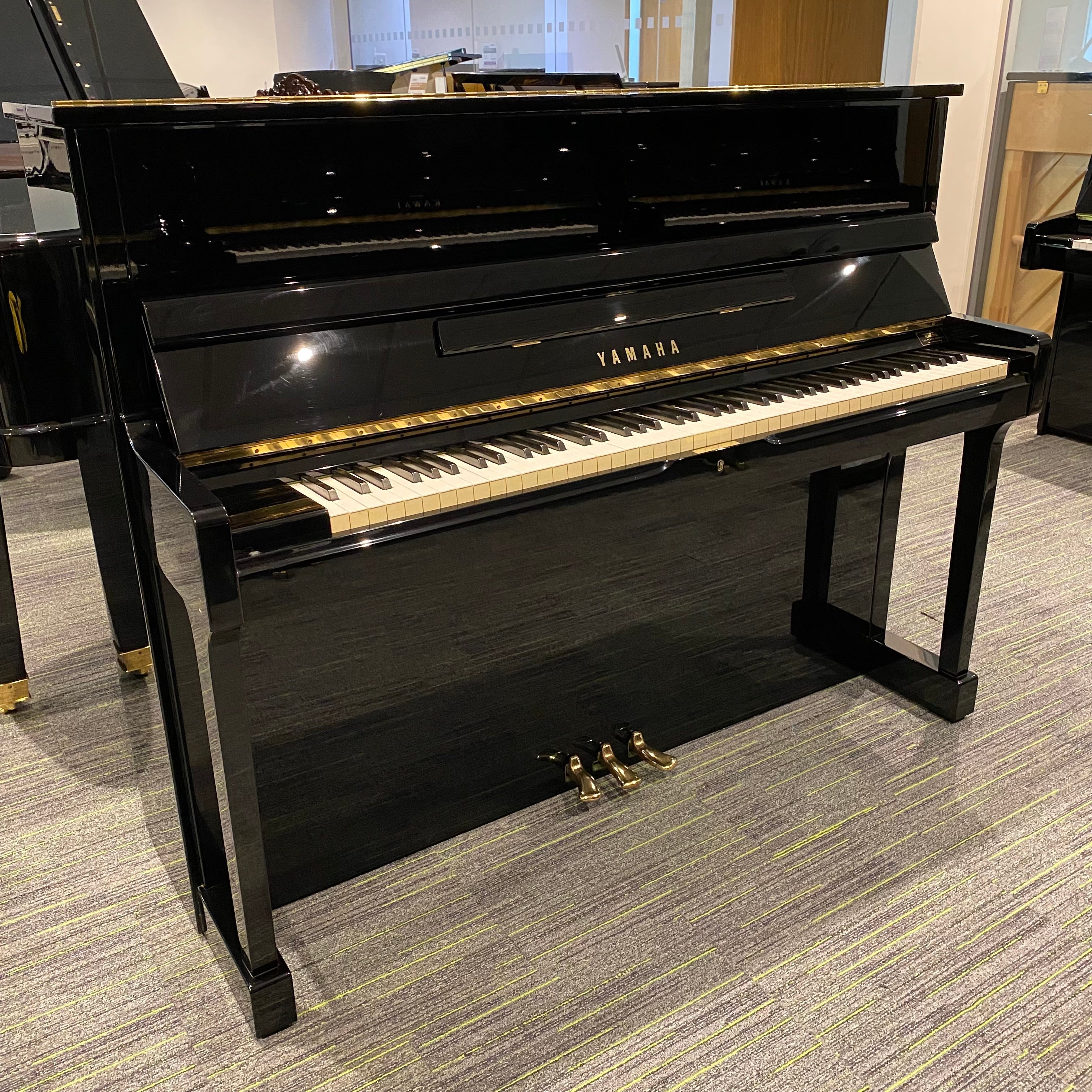 Pre-owned Yamaha SU118C upright piano in polished ebony