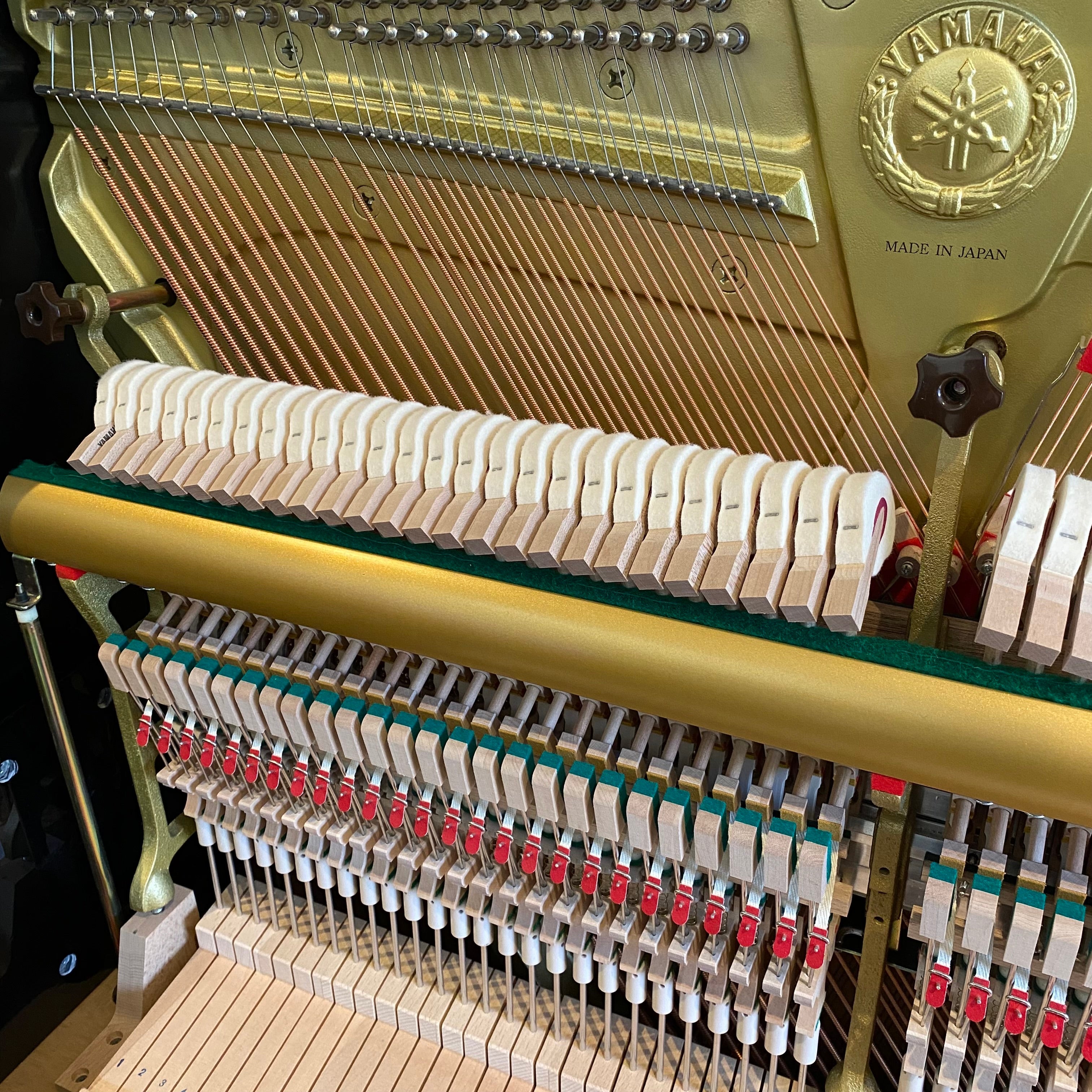 Yamaha U3S upright piano – Polished White