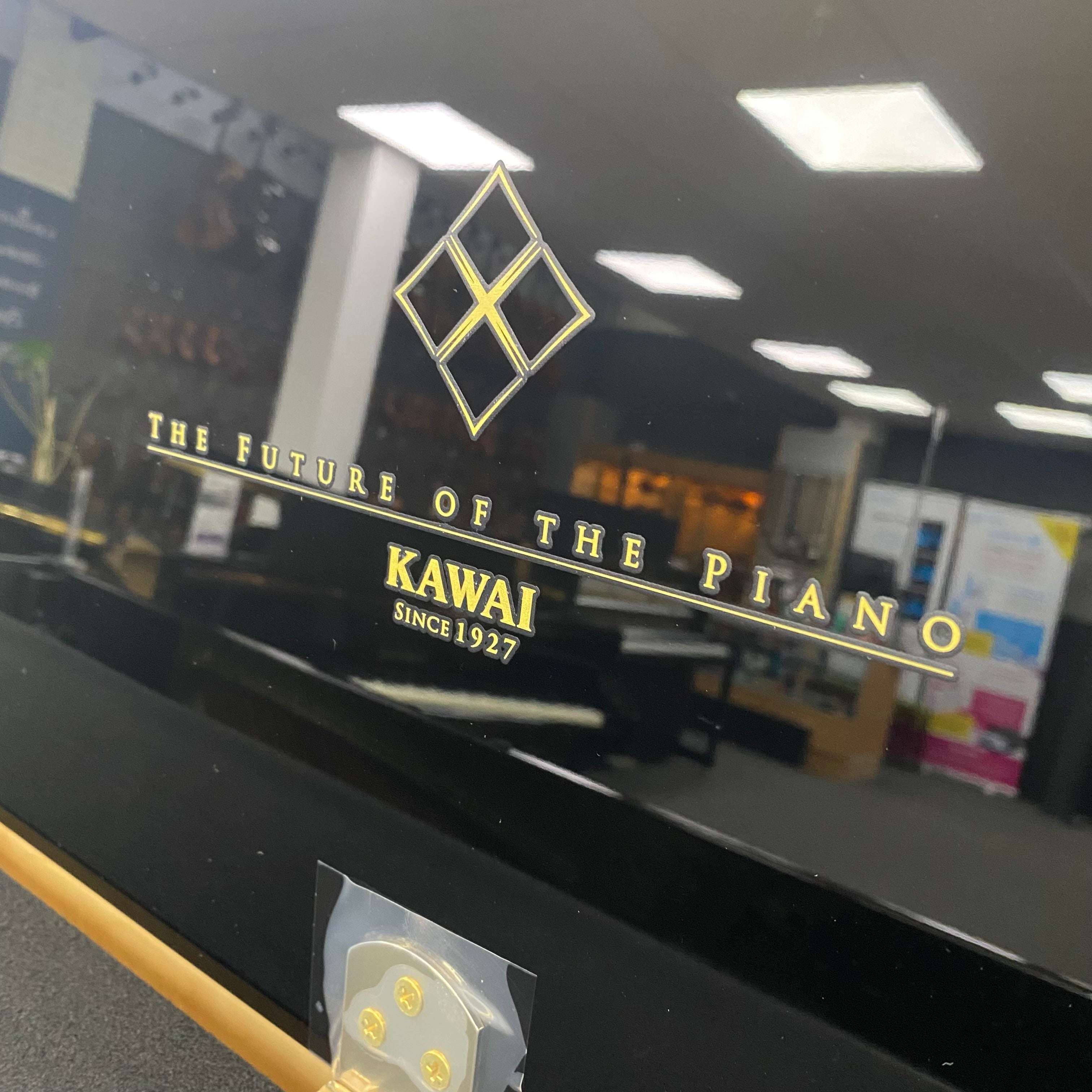 Kawai K-300 upright piano - Polished White