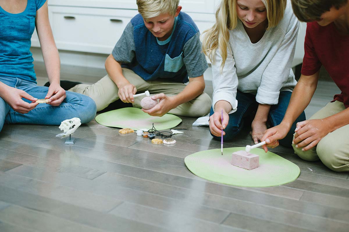 KidzLabs - Dig Glow Shark Tooth Fossils (5 Years +)