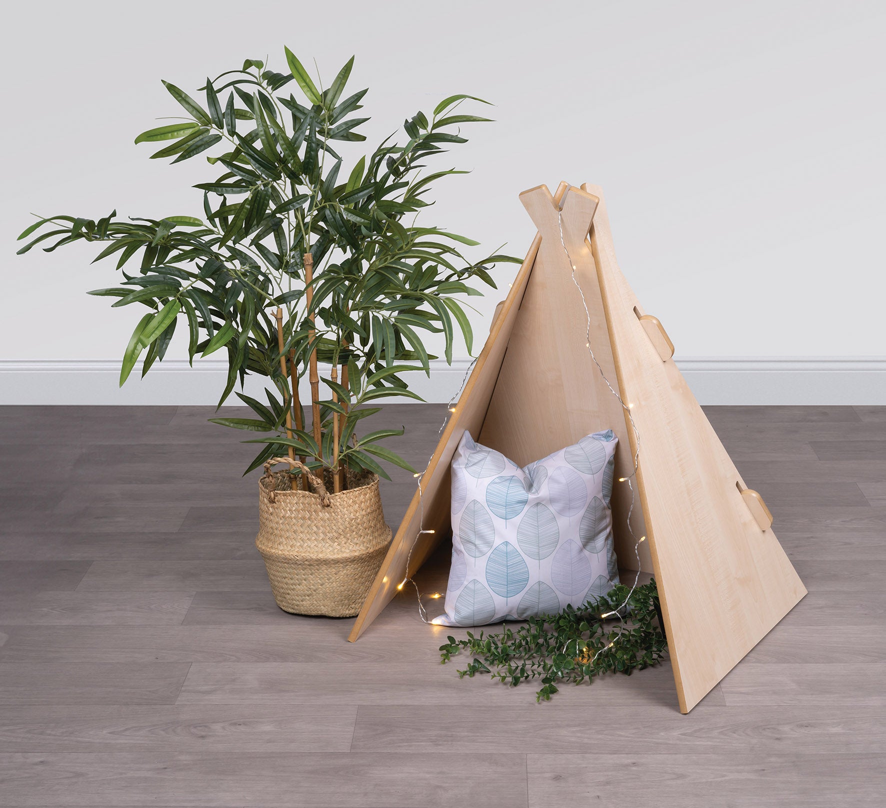 UNDER 2s TEEPEE (Maple)  3+