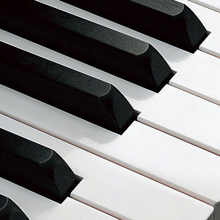Yamaha YUS5 upright piano – Polished White