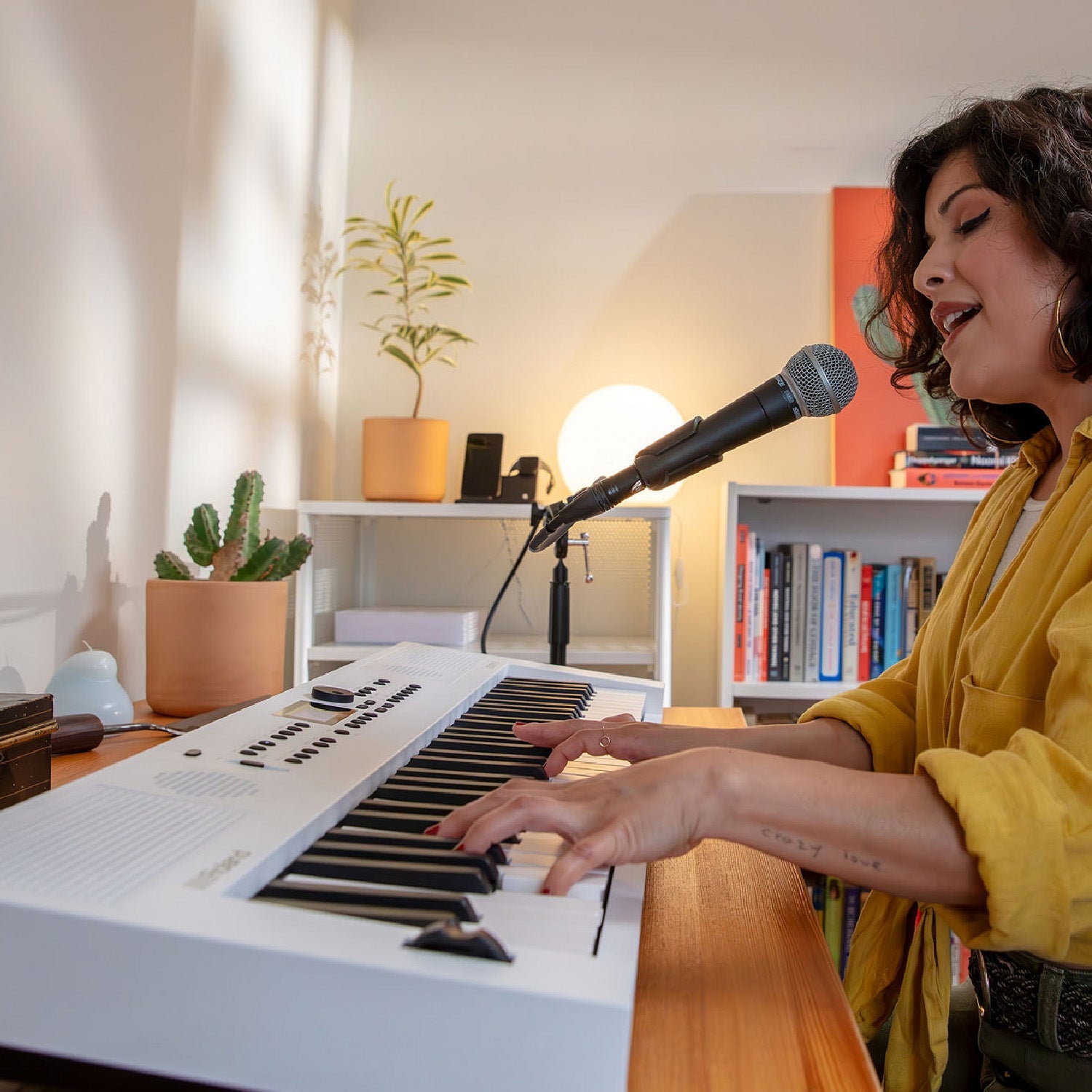 Roland GO:KEYS 5 Music Creation Keyboard - White