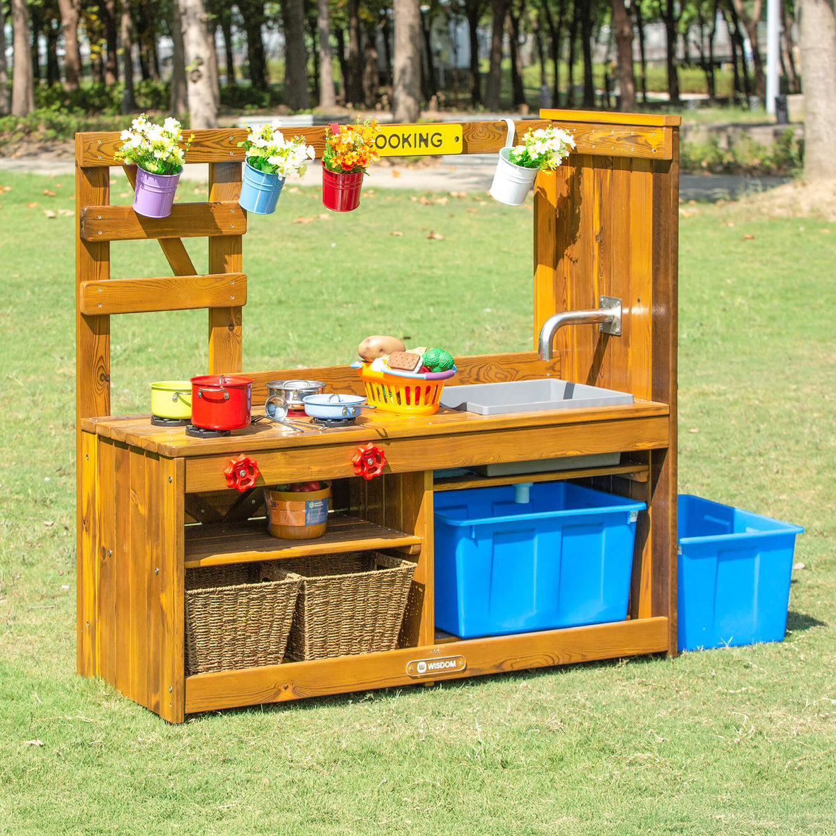 Profile, OUTDOOR KITCHEN WITH PUMP