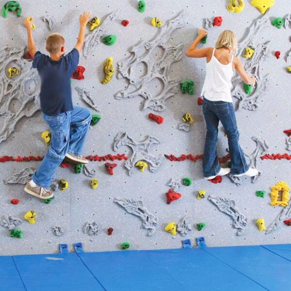 RELIEF-FEATURE TRAVERSE WALL 10X4 FT PACKAGE WITH 2  INCH MAT-LOCKING SYSTEM - BLUE