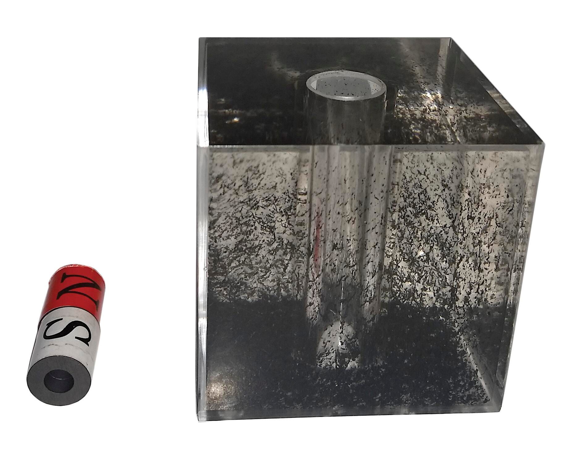 ACRYLIC CUBE WITH IRON FILLINGS