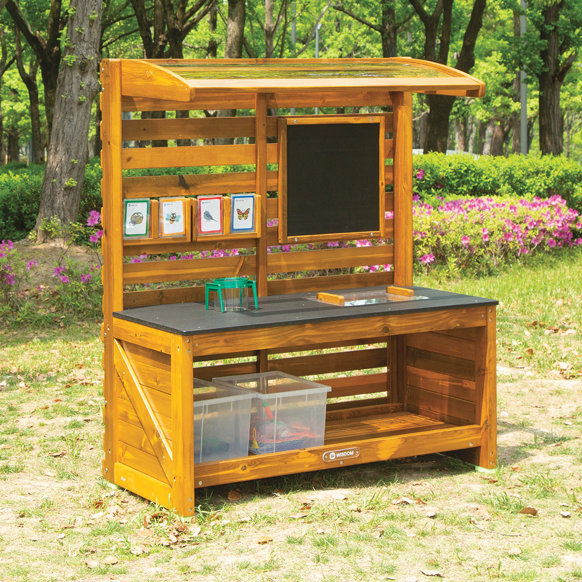 Outdoor Observation Table Measures: 1200 x 600 x 1410mm.